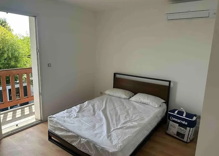 Maison 100M2 4 Chambres Avec Piscine Jardin Paysage